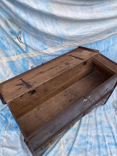 An 18th century Georgian antique oak sword chest with keys