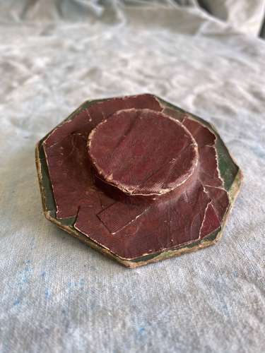 An antique 19th century religious paperolles reliquary - Agnus Dei