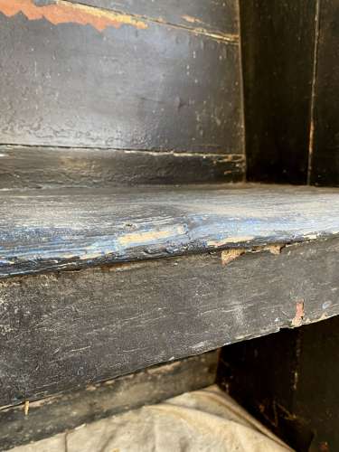 An antique Georgian painted pine tavern settle of small proportions