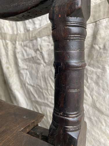 A charming antique 18th century Welsh panelled oak box settle