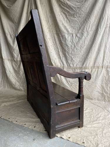 A charming antique 18th century Welsh panelled oak box settle