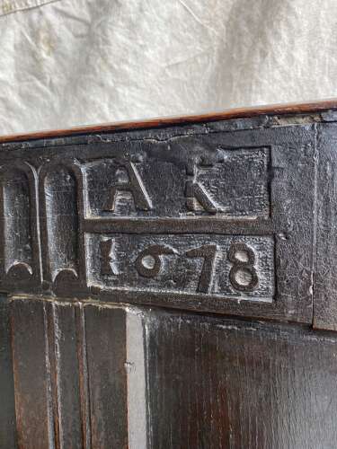 An antique 17th century English oak settle inset with delft tiles