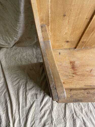 An antique early 19th century West Country pine and elm panel back settle