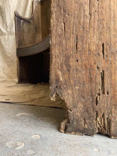 A rare antique 17th century James II elm barrel back tavern settle
