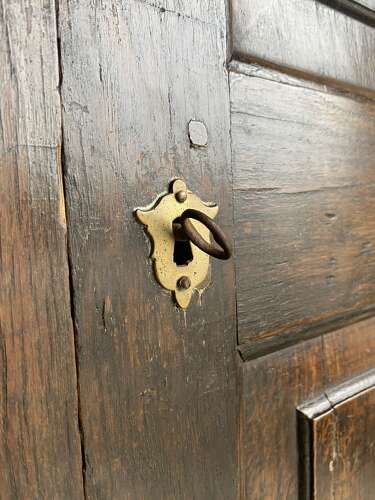 A charming antique English 18th century oak bacon back settle of small proportions
