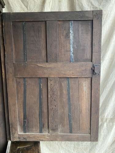 A charming antique English 18th century oak bacon back settle of small proportions