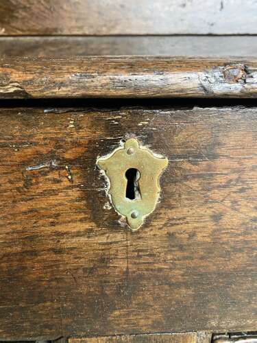 A charming antique English 18th century oak bacon back settle of small proportions