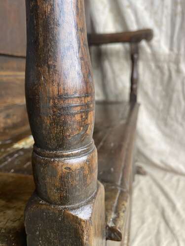 A charming antique English 18th century oak bacon back settle of small proportions