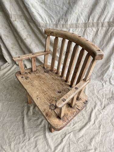 A wide antique elm and ash 19th century Irish famine hedge chair