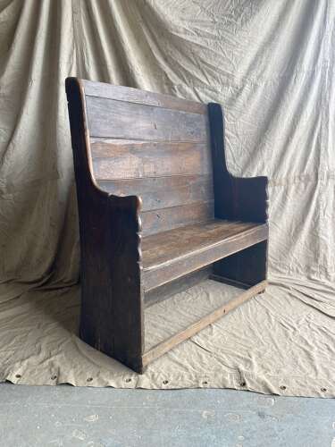 A Georgian primitive antique oak tavern settle of small proportions