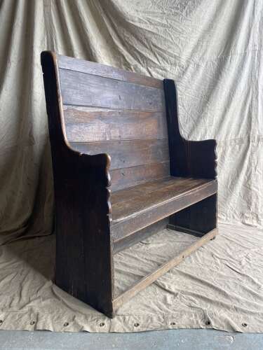 A Georgian primitive antique oak tavern settle of small proportions