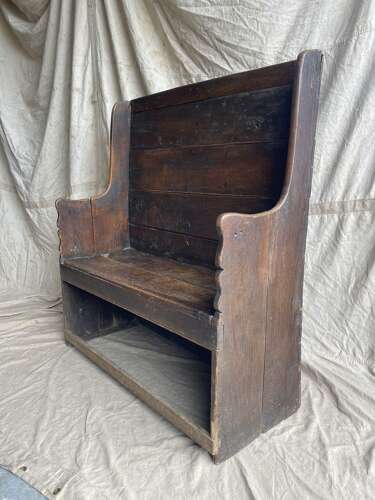 A Georgian primitive antique oak tavern settle of small proportions