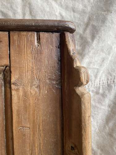 A remarkable rare 8ft early 17th century antique elm and pine barrel back tavern settle