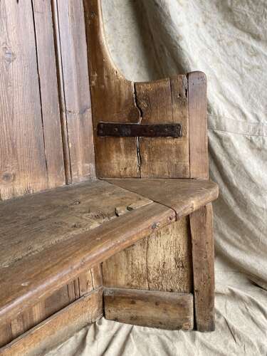 A remarkable rare 8ft early 17th century antique elm and pine barrel back tavern settle