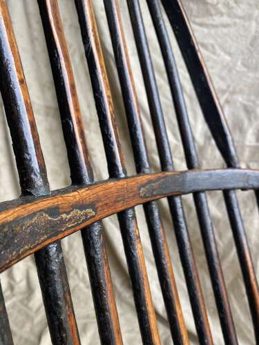 A wonderful early 19th century West Country hoop back antique Windsor chair