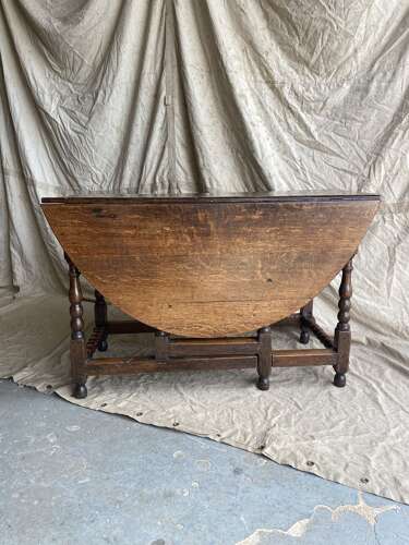 An 18th century antique English oak gateleg table