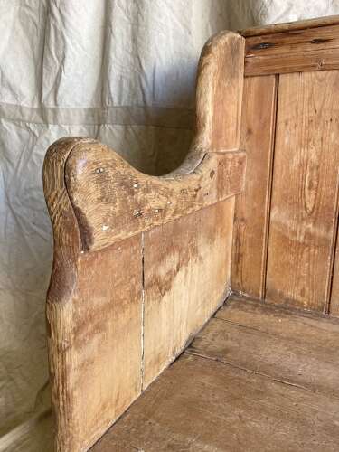 A charming and uncommon early 19th century English antique pine settle
