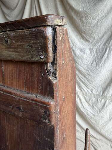 A late 18th century English antique elm and pine barrel back settle