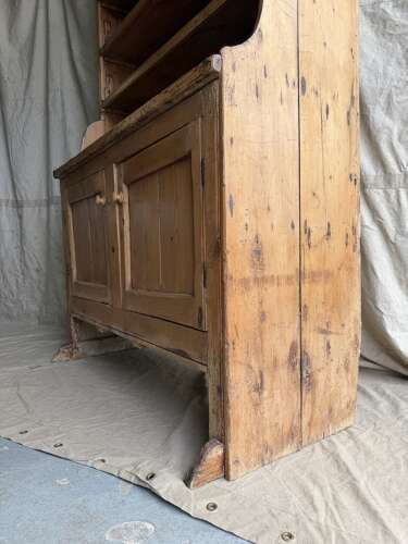 A 19th century Irish pine one piece antique dresser