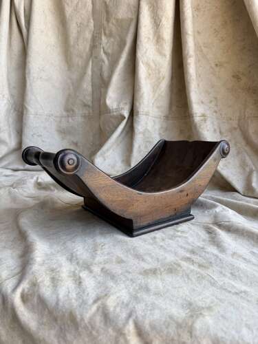 A Georgian mahogany antique cheese coaster