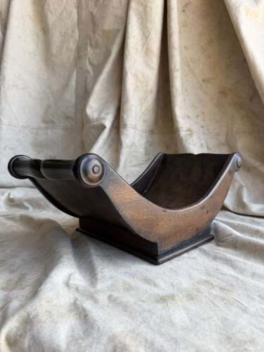 A Georgian mahogany antique cheese coaster