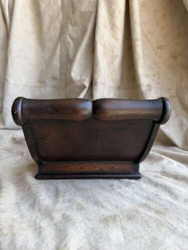 A Georgian mahogany antique cheese coaster