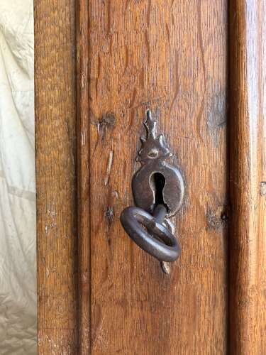 An early 19th century antique oak Porter's chair