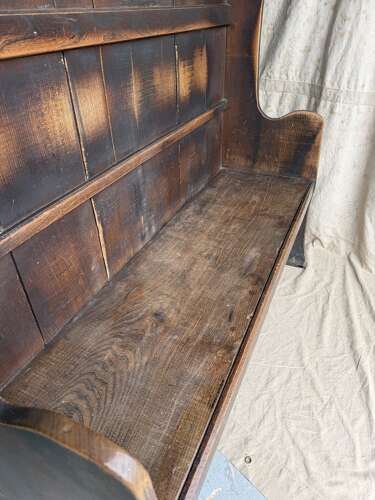 A 19th century antique Welsh elm tavern settle with high backrest