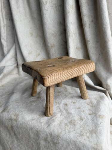 A Georgian antique elm candle stool